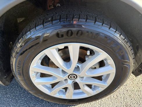 Used 2022 Nissan Rogue Sport SV w/ Technology Package image 12