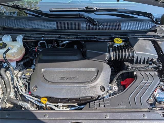 Used 2022 Chrysler Pacifica Touring-L w/ Uconnect Theater Family Group FWD image 10