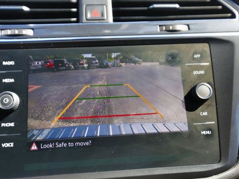 Used 2022 Volkswagen Tiguan SE FWD image 9