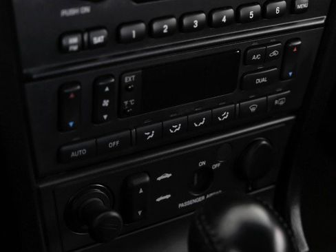 Used 2004 Ford Thunderbird image 22