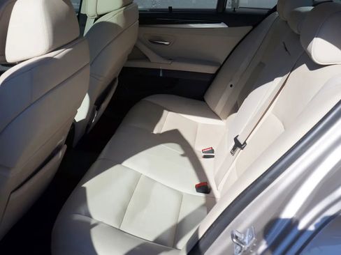 Used 2011 BMW 550i xDrive Sedan image 12