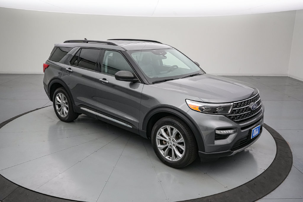 Certified 2023 Ford Explorer XLT w/ Equipment Group 202A AWD/4WD image 2