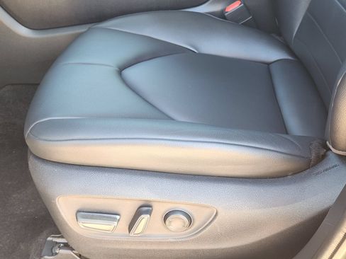 Used 2023 Toyota Highlander XLE FWD image 27