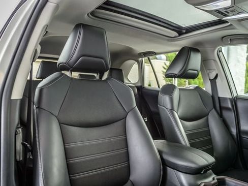 Used 2020 Toyota RAV4 Limited image 37