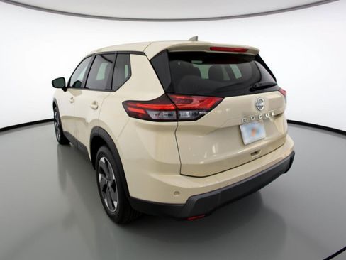 Used 2025 Nissan Rogue SV image 6