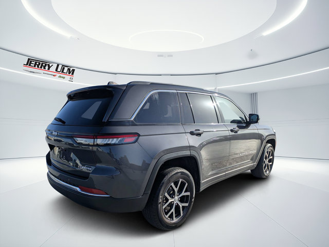Used 2024 Jeep Grand Cherokee Limited RWD image 3