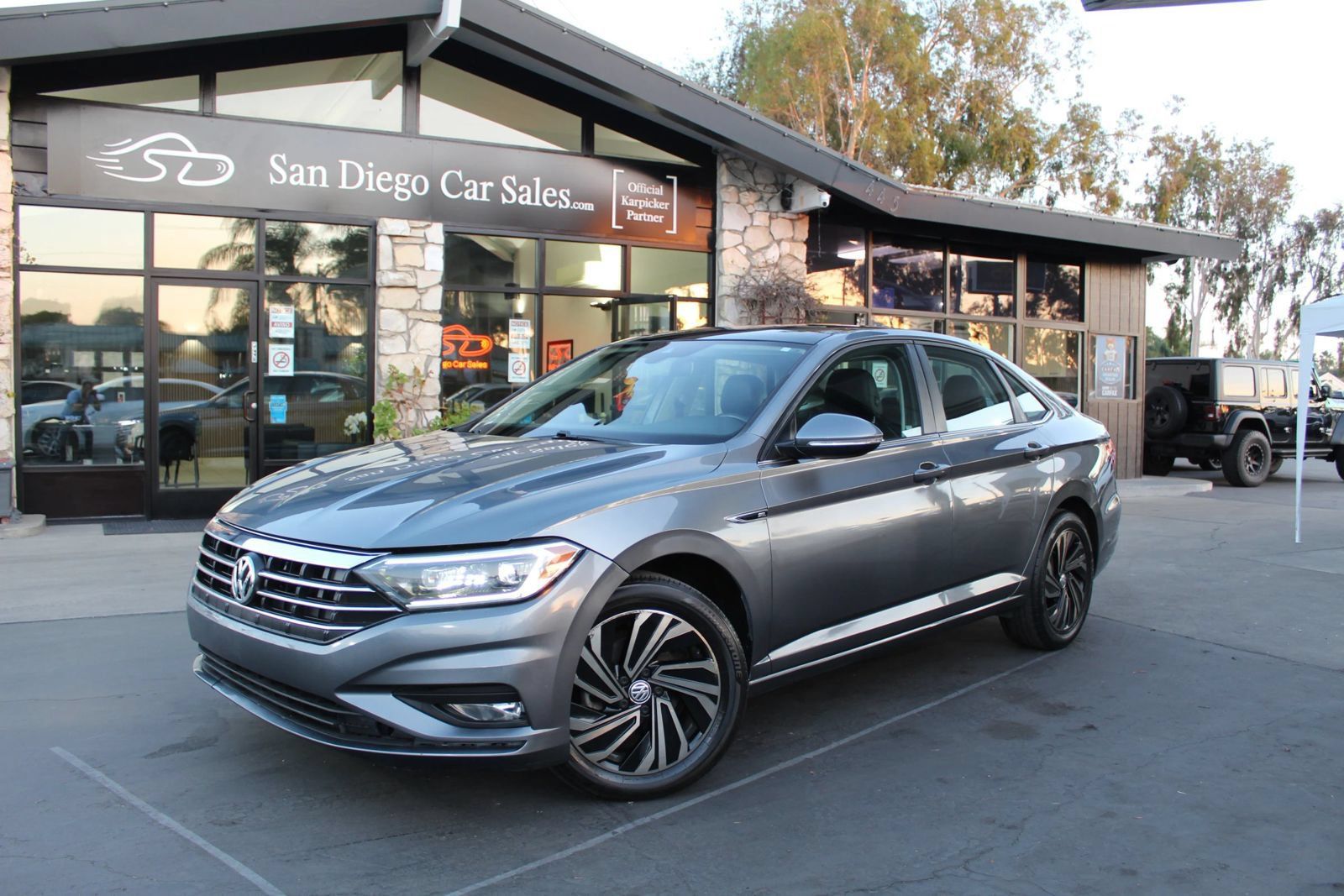 Used 2019 Volkswagen Jetta SEL Premium FWD image 1