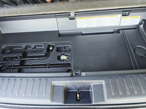 Used 2020 Toyota Highlander LE image 46