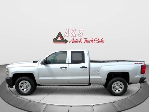 Used 2018 Chevrolet Silverado 1500 W/T w/ Trailering Package AWD/4WD image 4