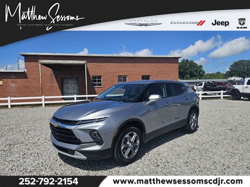 Used 2025 Chevrolet Blazer LT AWD/4WD image 1