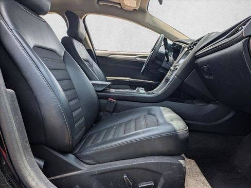 Used 2017 Ford Fusion SE w/ Equipment Group 201A FWD image 15