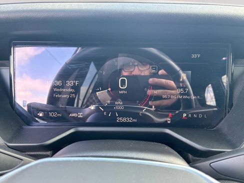 Used 2024 GMC Acadia Denali image 11