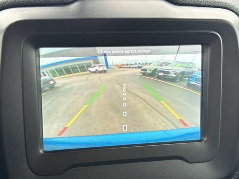 Used 2019 Jeep Renegade Altitude w/ Quick Order Package 2XM AWD/4WD image 19