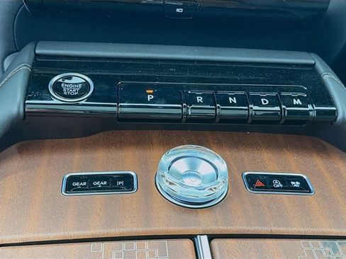 New 2026 Lincoln Navigator L Black Label AWD/4WD image 17