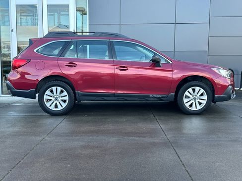 Used 2018 Subaru Outback 2.5i image 2