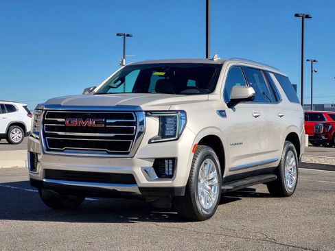 Used 2022 GMC Yukon SLT w/ SLT Luxury Package image 4