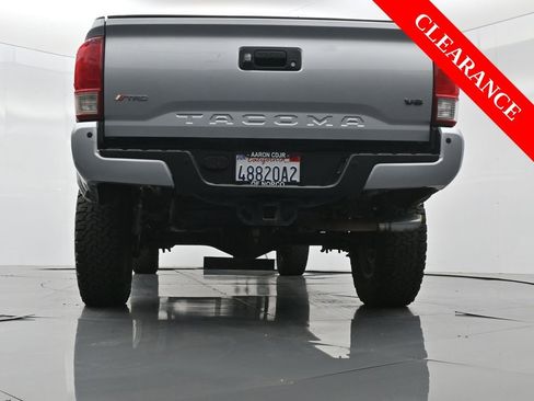 Used 2016 Toyota Tacoma TRD Sport image 45