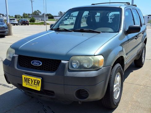 Used 2005 Ford Escape XLS image 4