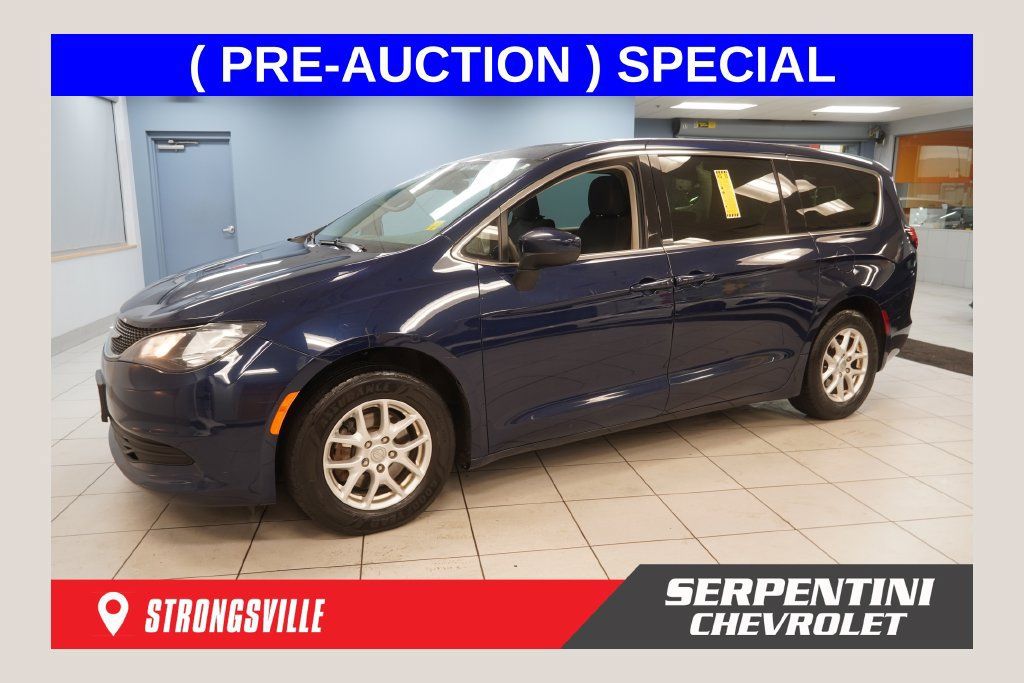Used 2017 Chrysler Pacifica Touring FWD image 1