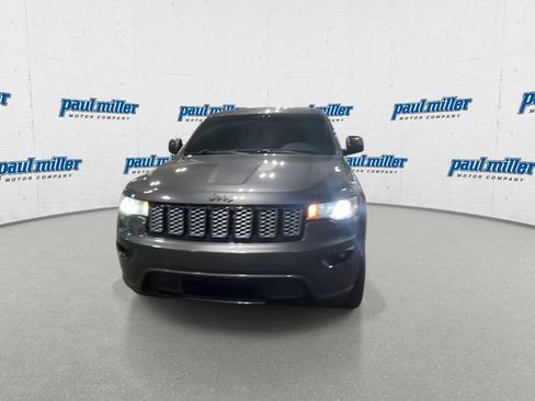 Used 2018 Jeep Grand Cherokee Altitude AWD/4WD image 4