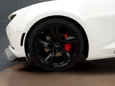 Used 2021 Chevrolet Camaro LT w/ RS Package image 7