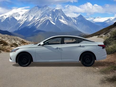 Used 2022 Nissan Altima 2.5 S image 2