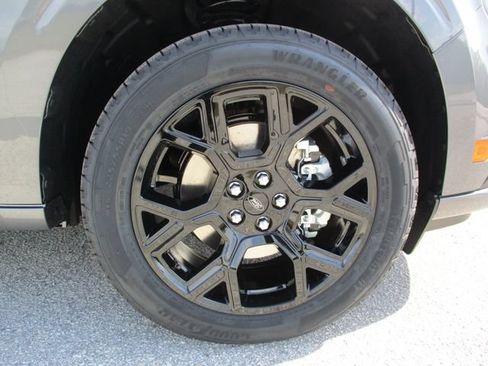 Used 2025 Ford Maverick Lobo AWD/4WD image 9