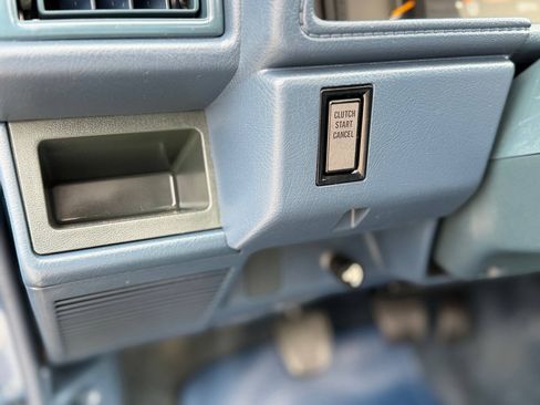 Used 1988 Toyota Pickup 4x4 Regular Cab image 19