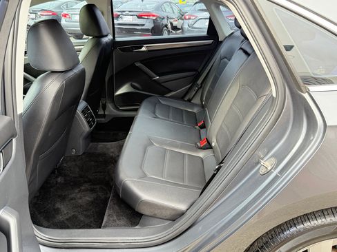 Used 2018 Volkswagen Passat 2.0T SE image 28