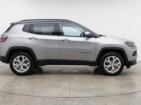 Used 2025 Jeep Compass Latitude image 11