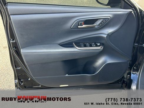 Used 2025 Toyota Crown Signia image 5