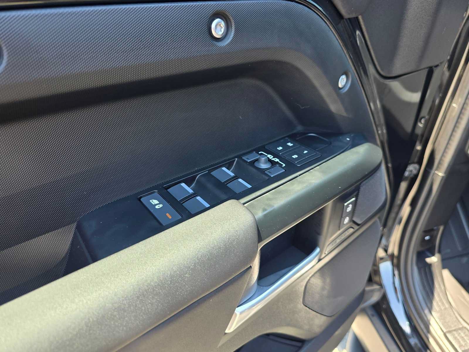 New 2026 Land Rover Defender 110 S AWD/4WD image 21