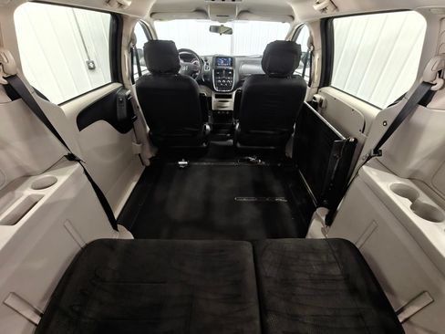 Used 2012 Dodge Grand Caravan SXT FWD image 29