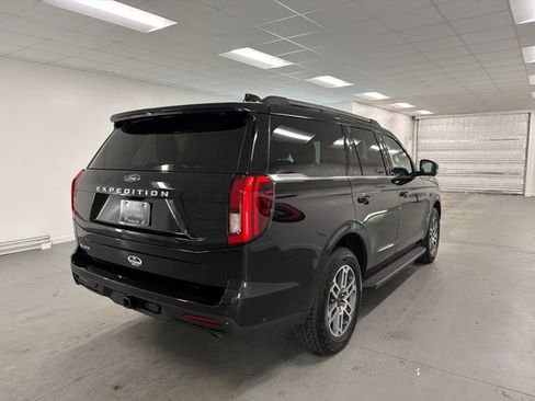 Used 2025 Ford Expedition Active AWD/4WD image 5