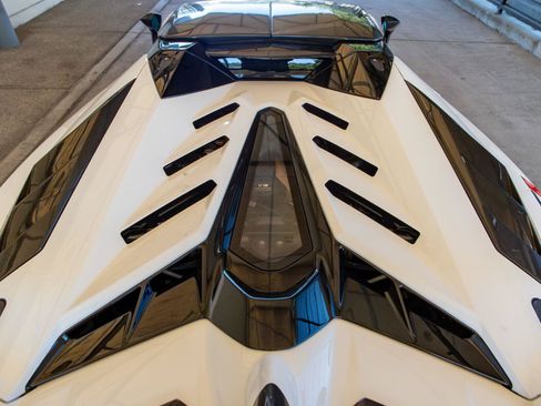 Used 2020 Lamborghini Aventador SVJ AWD/4WD image 24
