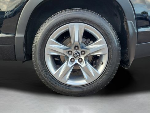 Used 2017 Toyota Highlander Limited w/ Carpet Mat Package image 6