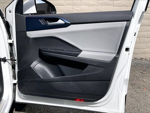 Certified 2022 Volkswagen Taos SE image 23