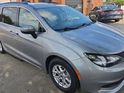 Used 2021 Chrysler Voyager Lxi FWD image 2
