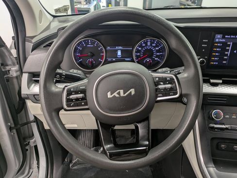 Certified 2022 Kia Carnival LX image 22