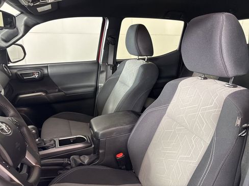 Used 2022 Toyota Tacoma TRD Off-Road w/ Technology Package image 29