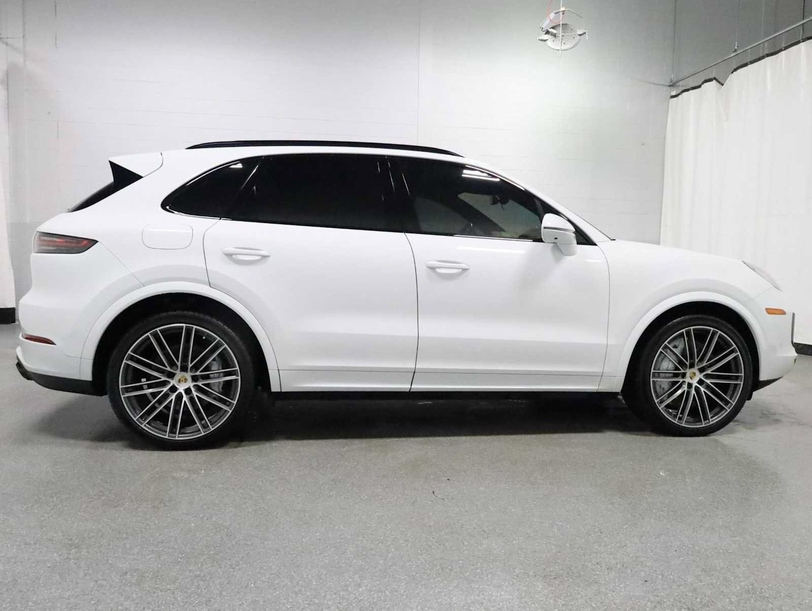 Used 2019 Porsche Cayenne Turbo AWD/4WD image 10