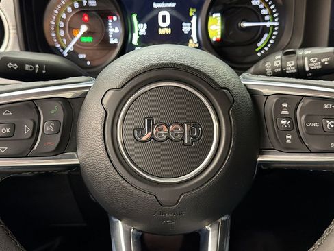 Used 2025 Jeep Wrangler Unlimited Sahara w/ Safety Group AWD/4WD image 26