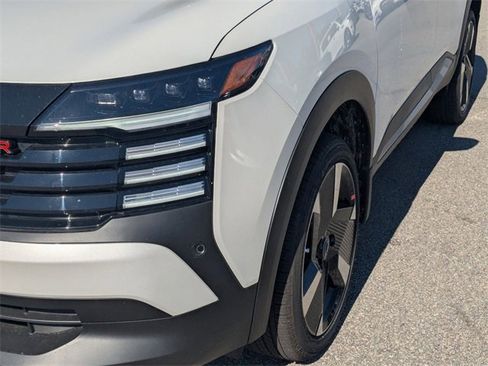 New 2026 Nissan Kicks SR image 9