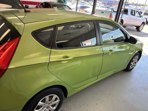Used 2012 Hyundai Accent GS image 11