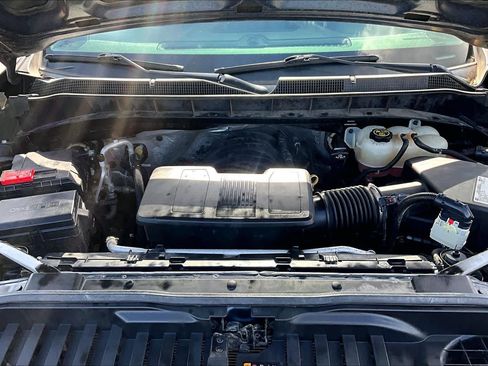 Used 2019 Chevrolet Silverado 1500 Custom w/ Custom Convenience Package AWD/4WD image 32