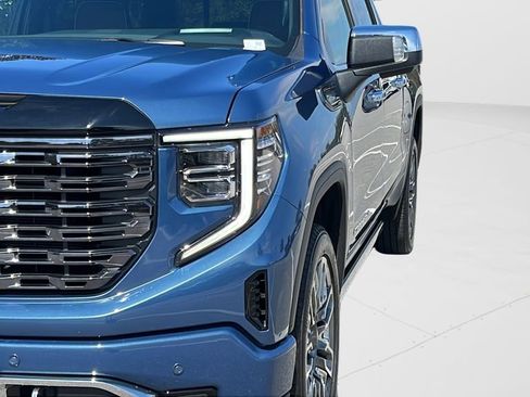 Used 2025 GMC Sierra 1500 Denali Ultimate image 9