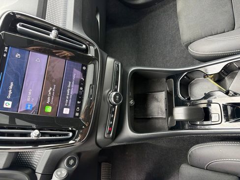 Certified 2025 Volvo XC40 B5 Plus AWD/4WD image 10