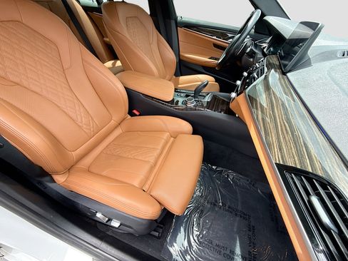 Used 2022 BMW 530i w/ Convenience Package RWD image 15
