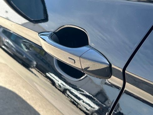 Used 2023 Volkswagen Tiguan SE w/ Panoramic Sunroof Package FWD image 28