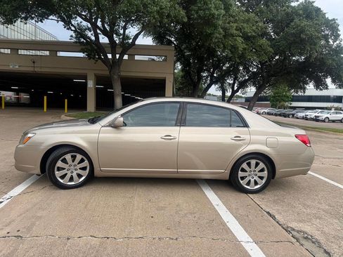 Used 2006 Toyota Avalon XLS FWD image 2